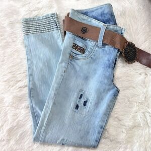 Bambu Women's Jeans Stretch Skinny Destroyed Denim with Belt - Waist 30 in